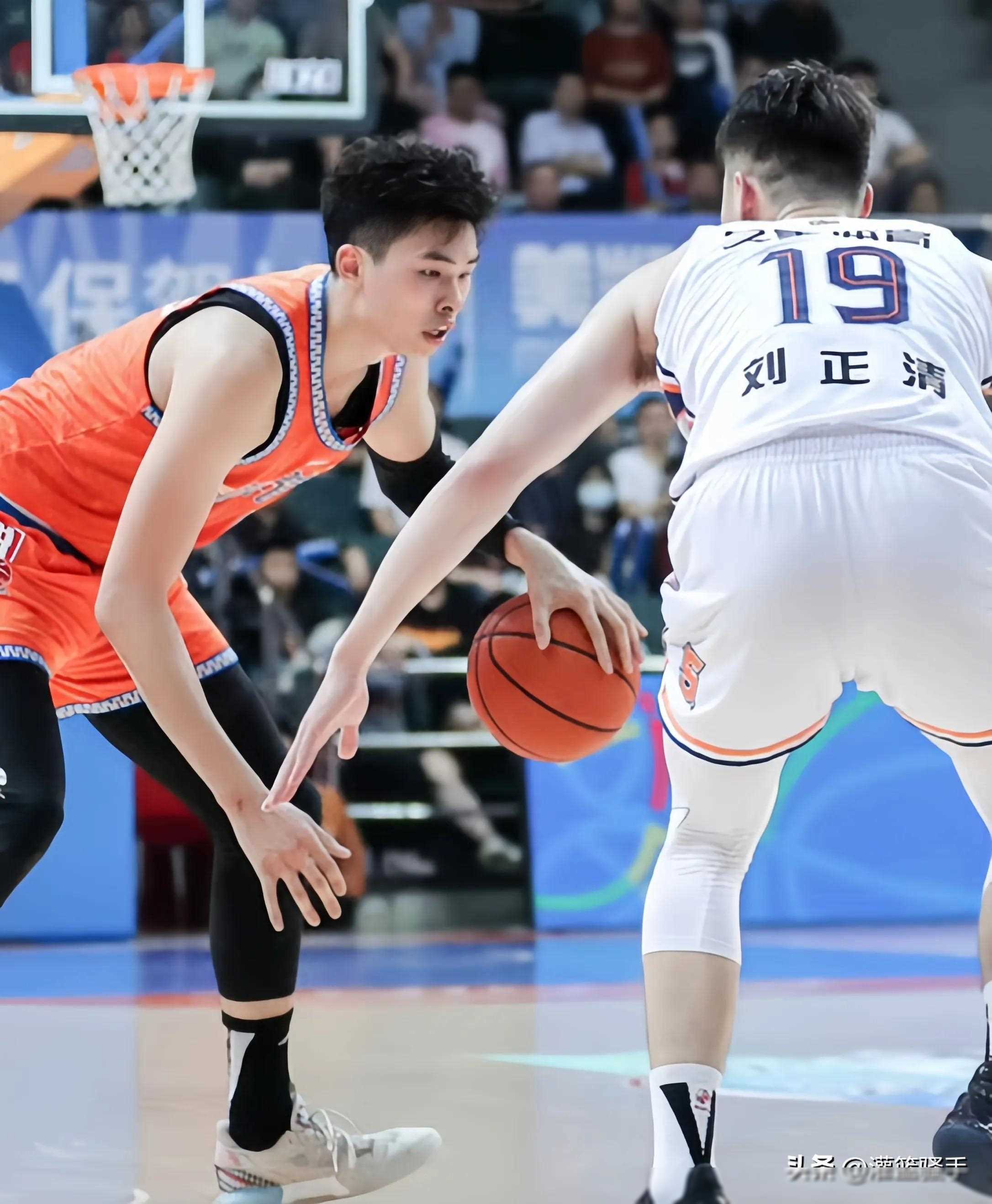 风云突变深圳男篮国际比赛日状态回暖，足总杯版图或变，底气十足，资深球员宣示担当(深圳新世纪篮球俱乐部官网)